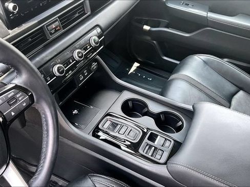Used 2025 Honda Pilot EX-L image 15