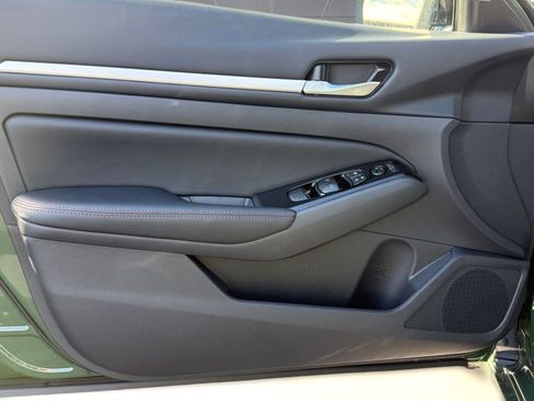 New 2025 Nissan Altima 2.5 SR image 11