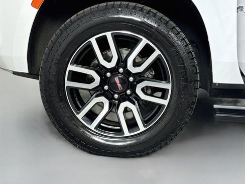 Used 2021 GMC Yukon AT4 w/ AT4 Premium Package AWD/4WD image 9