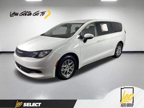 Used 2023 Chrysler Voyager LX FWD image 1