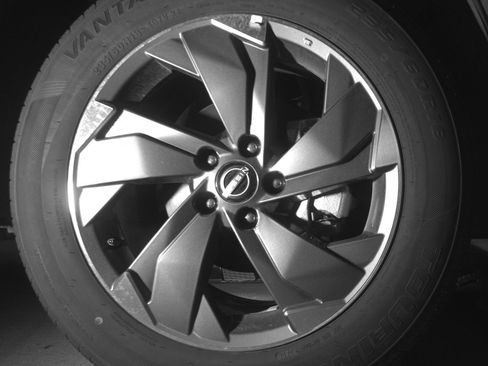 Used 2025 Nissan Rogue SV image 13