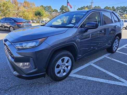 Used 2021 Toyota RAV4 LE image 1