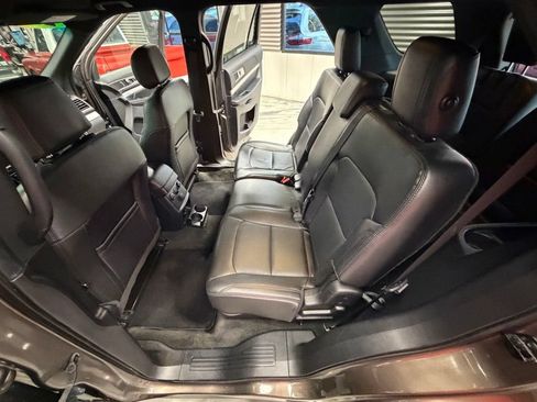 Used 2016 Ford Explorer XLT w/ Equipment Group 202A AWD/4WD image 50