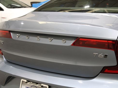 Used 2017 Volvo S90 T6 Momentum w/ Vision Package image 18