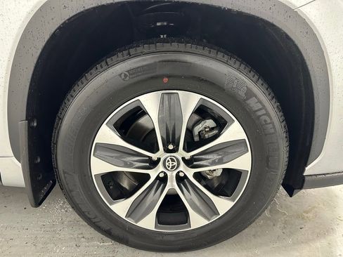 Used 2025 Toyota Highlander XLE image 70