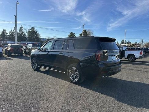 Certified 2025 Chevrolet Suburban Z71 image 3