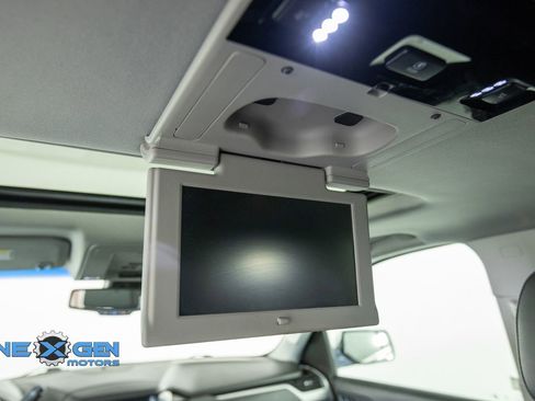 Used 2019 Chevrolet Suburban Premier AWD/4WD image 31