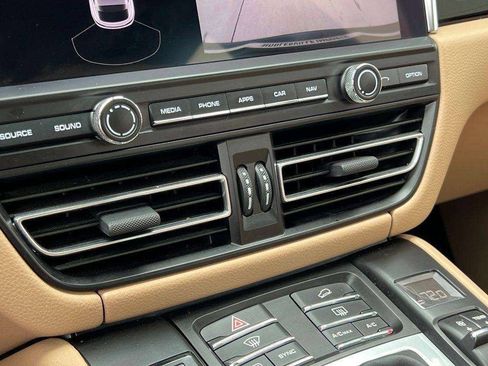 Used 2021 Porsche Macan AWD/4WD image 27