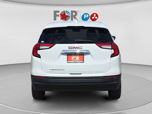 Used 2024 GMC Terrain SLE FWD image 4