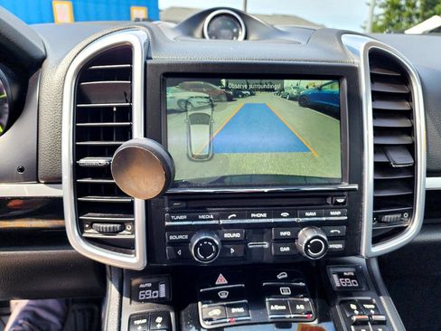 Used 2016 Porsche Cayenne S image 19