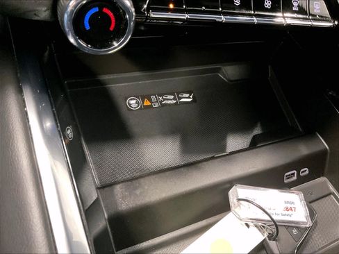 Used 2025 Chevrolet Tahoe Z71 AWD/4WD image 27