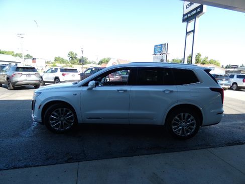 Used 2021 Cadillac XT6 Premium Luxury image 10