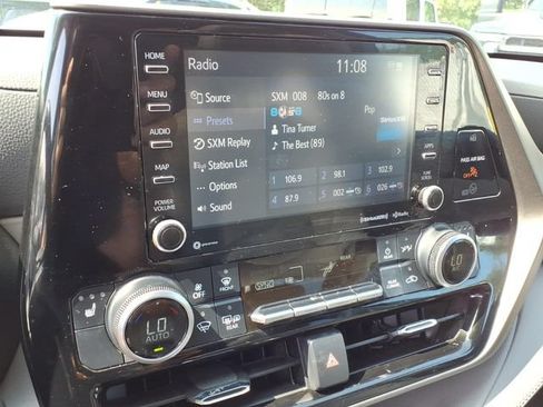 Used 2021 Toyota Highlander XLE AWD/4WD image 22
