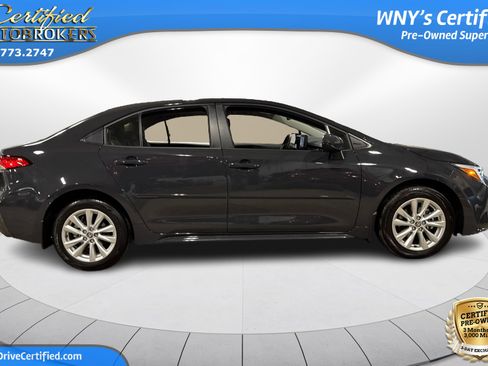 Used 2025 Toyota Corolla LE w/ LE Premium Package image 4