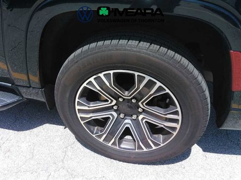 Used 2024 Jeep Wagoneer L Series II w/ Flexible Seating Group AWD/4WD image 8