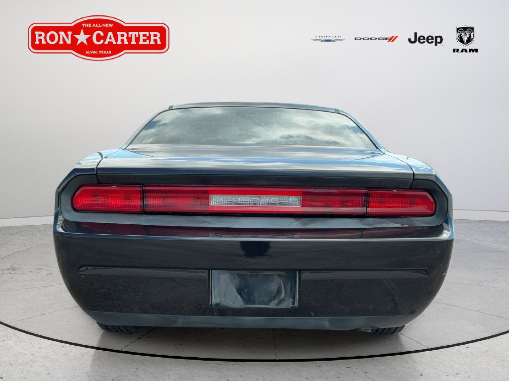 Used 2010 Dodge Challenger SE RWD image 5