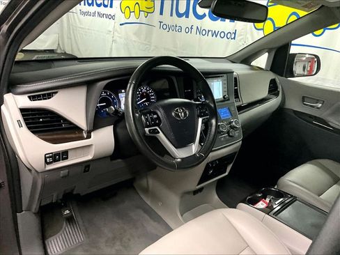 Certified 2020 Toyota Sienna XLE Premium AWD/4WD image 8