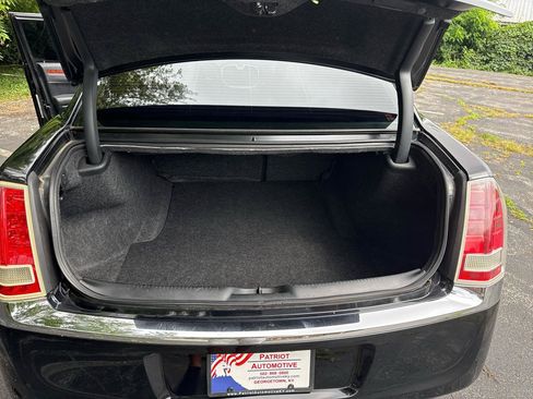 Used 2013 Chrysler 300 RWD image 9