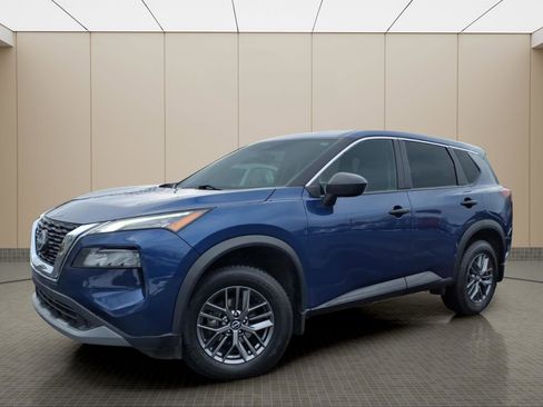 Used 2023 Nissan Rogue S image 2