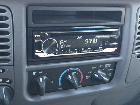 Used 2003 Ford F150 XLT image 19