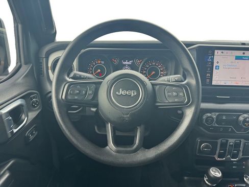 Used 2025 Jeep Gladiator Sport AWD/4WD image 12