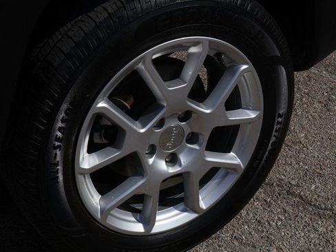 Used 2021 Jeep Renegade Latitude AWD/4WD image 33