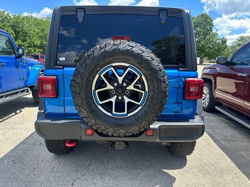 Used 2024 Jeep Wrangler Unlimited Rubicon w/ Technology Group AWD/4WD image 9