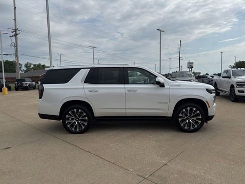 Used 2025 Chevrolet Tahoe High Country AWD/4WD image 8