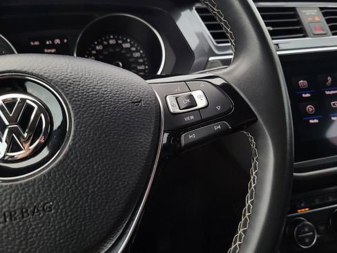 Used 2021 Volkswagen Tiguan SE image 32