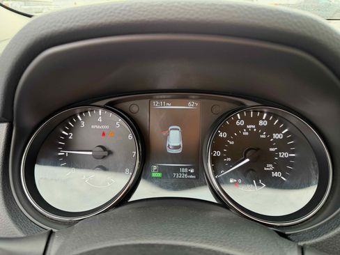 Used 2017 Nissan Rogue SV image 19