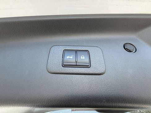 Used 2024 Nissan Armada SL RWD image 11