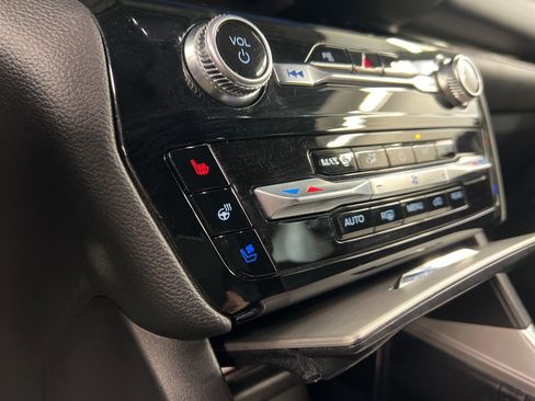 Used 2022 Ford Explorer Limited w/ Equipment Group 301A image 14