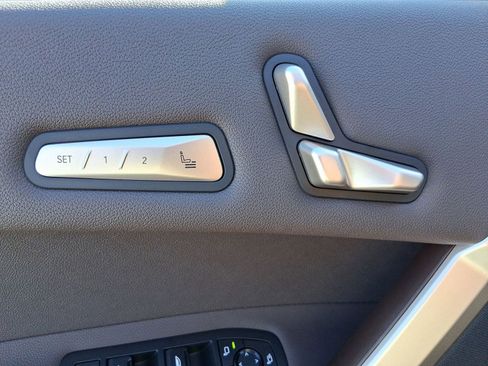 New 2026 BMW iX xDrive60 image 17