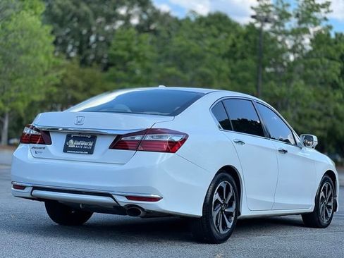 Used 2017 Honda Accord EX image 5