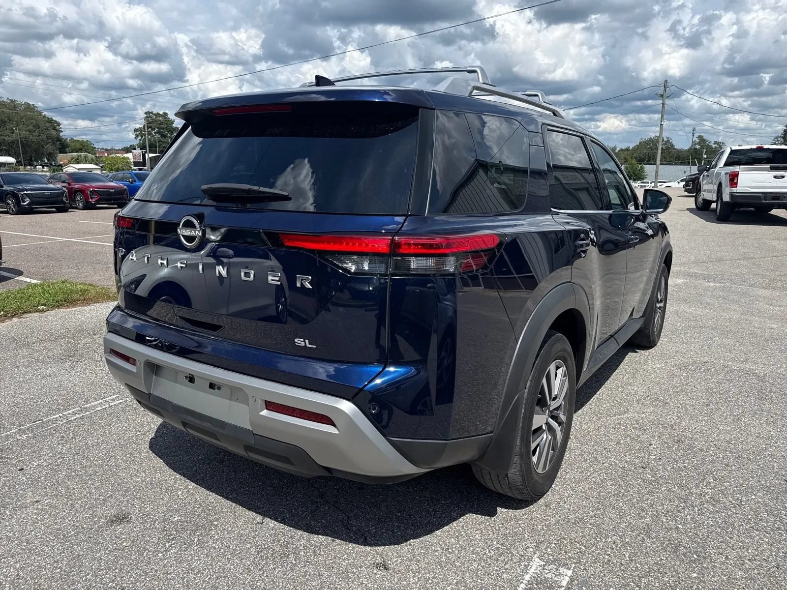 Used 2023 Nissan Pathfinder SL FWD image 7