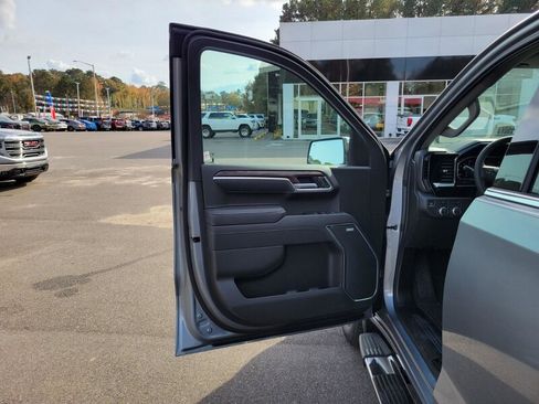 New 2026 GMC Sierra 1500 SLT image 13
