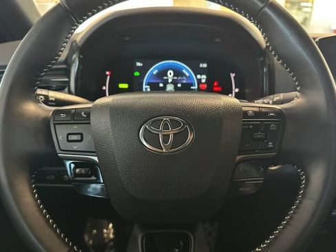 Used 2025 Toyota Camry SE AWD/4WD image 25