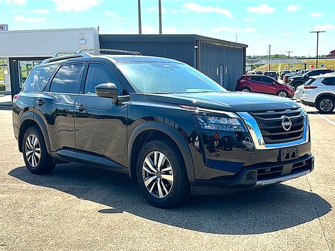 Used 2025 Nissan Pathfinder SL FWD image 10