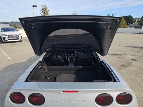 Used 1998 Chevrolet Corvette Coupe image 18