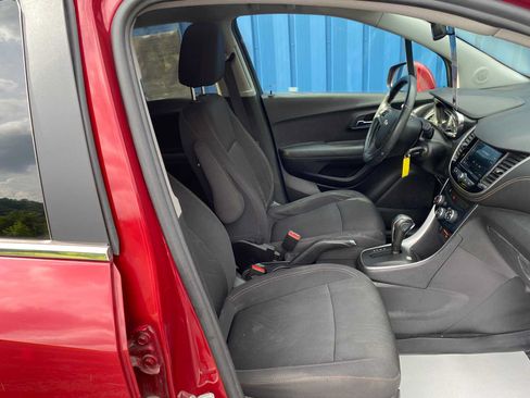 Used 2019 Chevrolet Trax LT FWD image 25