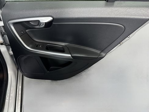 Used 2016 Volvo V60 T5 Platinum w/ Climate Package FWD image 28