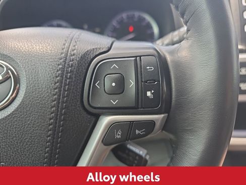 Used 2019 Toyota Highlander XLE image 29