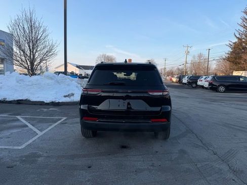 Certified 2023 Jeep Grand Cherokee Altitude image 7