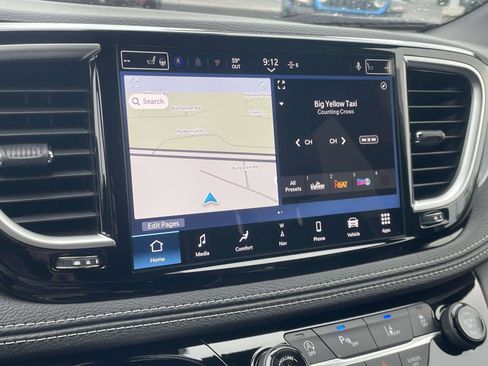 New 2026 Chrysler Pacifica Limited image 8