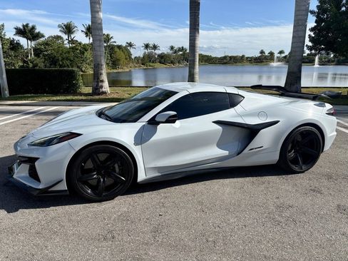 Used 2023 Chevrolet Corvette Z06 w/ Z07 Performance Package image 2