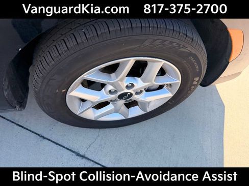 Certified 2025 Kia Soul LX w/ LX Technology Package FWD image 11