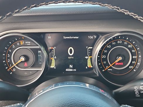 Used 2022 Jeep Wrangler Unlimited Sahara w/ LED Lighting Group AWD/4WD image 16