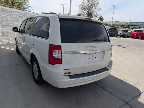 Used 2012 Chrysler Town & Country Touring w/ Entertainment Group #1 FWD image 15