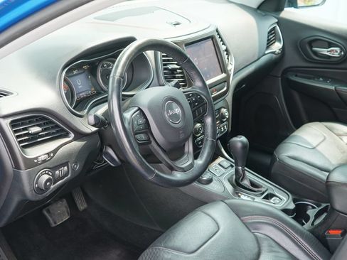 Used 2019 Jeep Cherokee Trailhawk AWD/4WD image 12