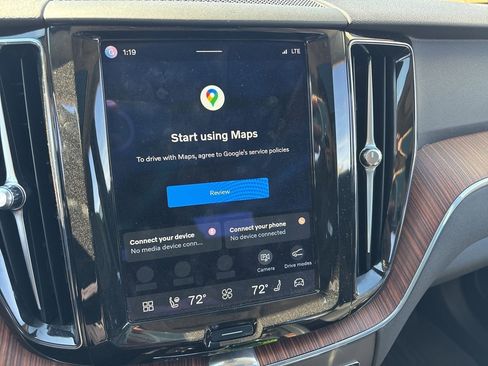 Certified 2023 Volvo XC60 B5 Plus w/ Climate Package image 18